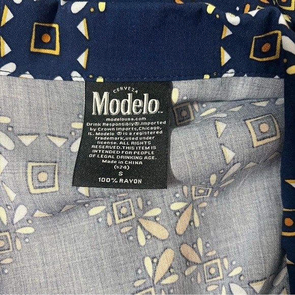 Modelo Beer Men’s Button Up Small Short Sleeve Shirt Graphic Print Casual NWT - Picture 5 of 7